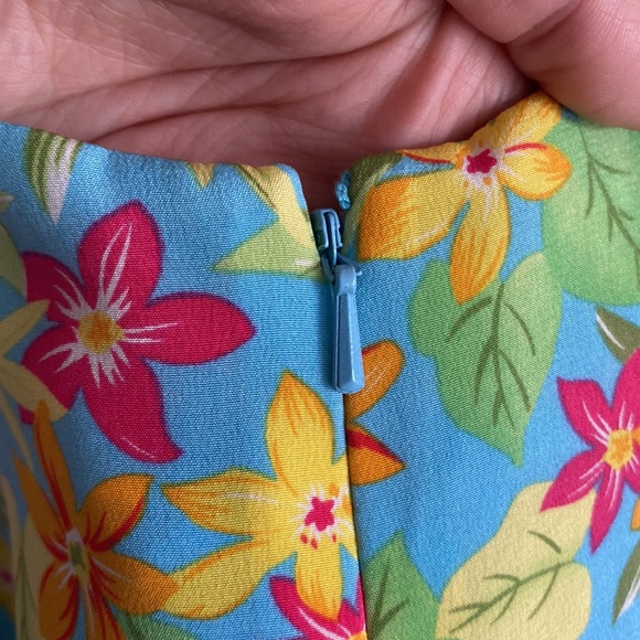 *FINAL SALE MAKE OFFER* 
VINTAGE 100% SILK MAGGY LONDON HAWAIIAN FLORAL DRESS - Picture 7 of 12